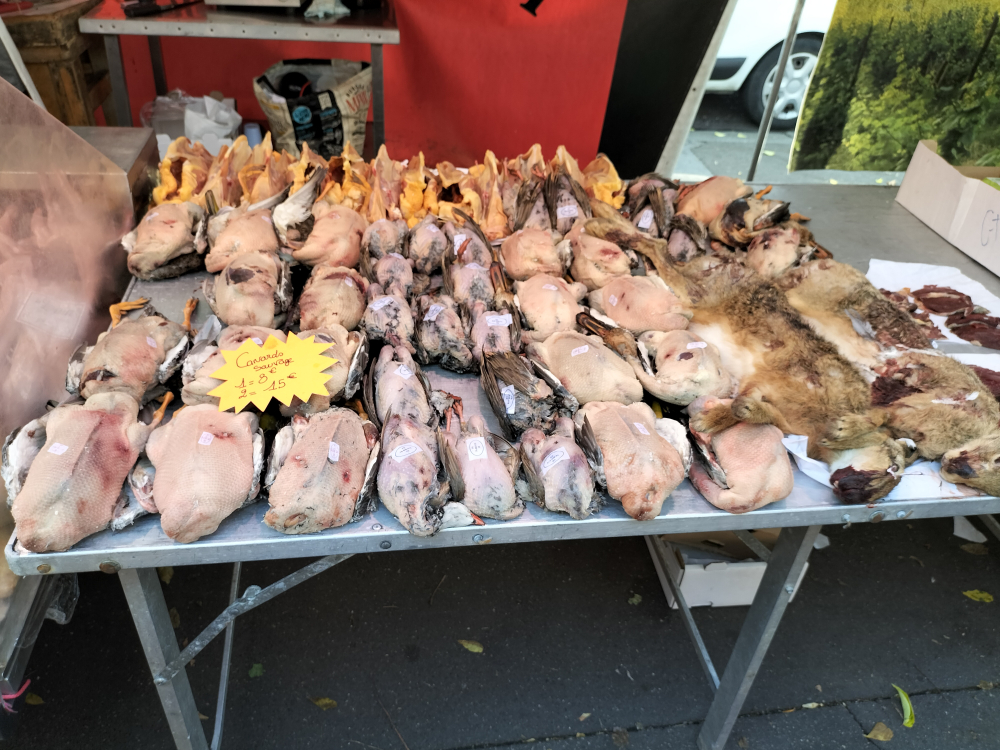 Le marché President Wilson, Paris: canards sauvages Le marché President Wilson, Paris: canards sauvages
